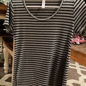 Lularoe shirt sleeve top